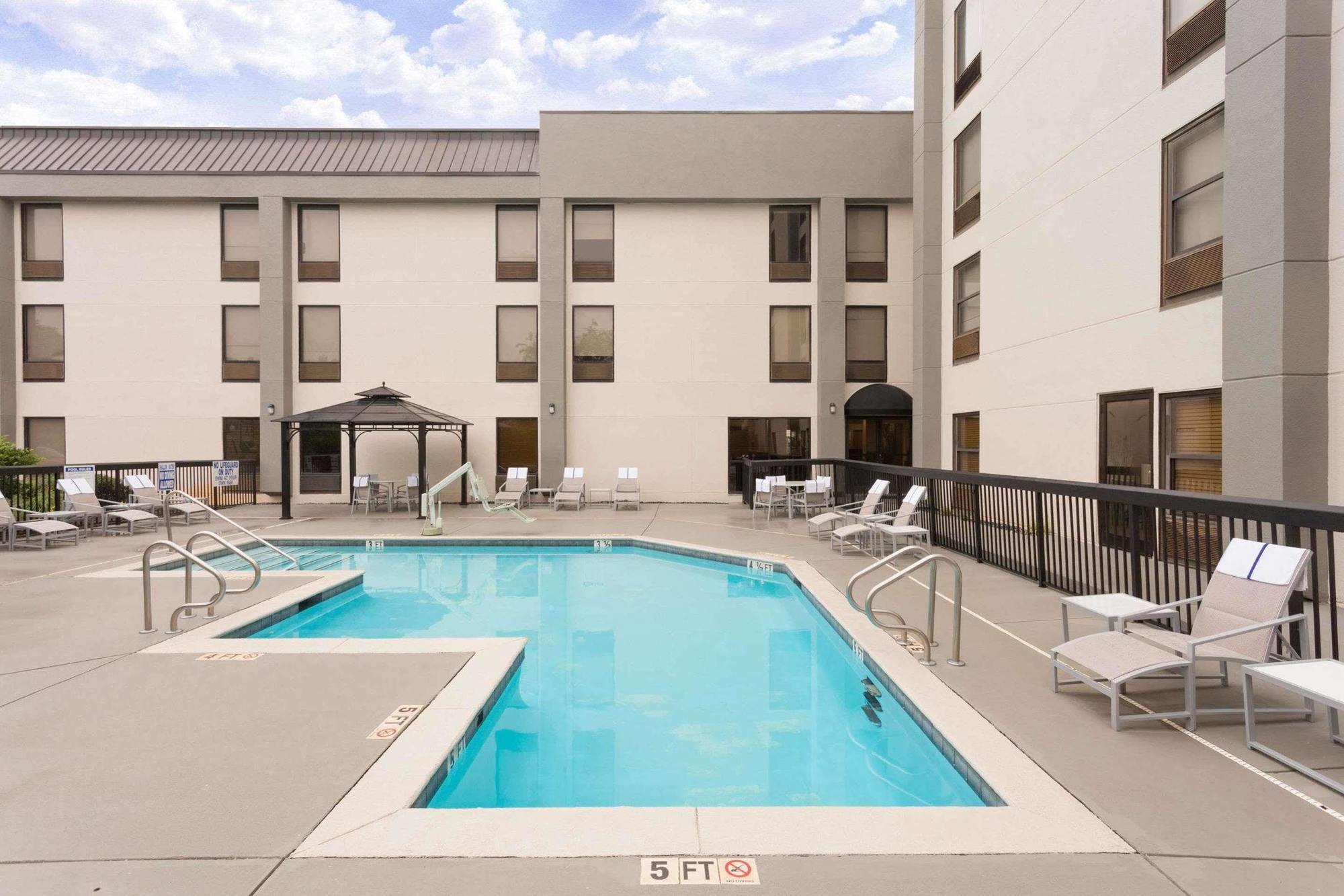 Wyndham Garden Greenville / Spartanburg Airport Buitenkant foto